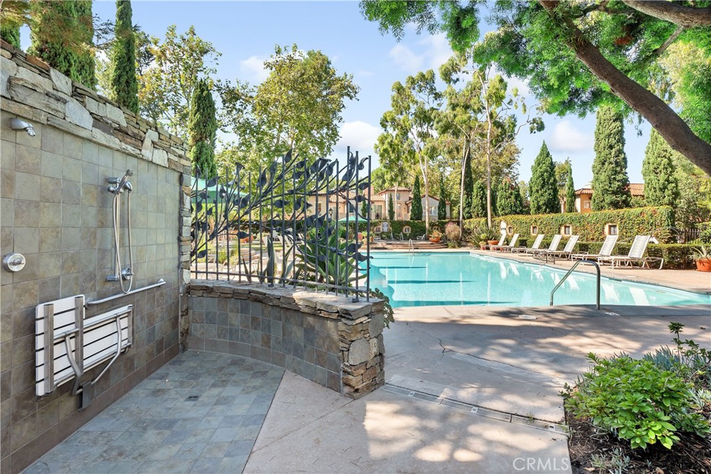 1 Savona Court