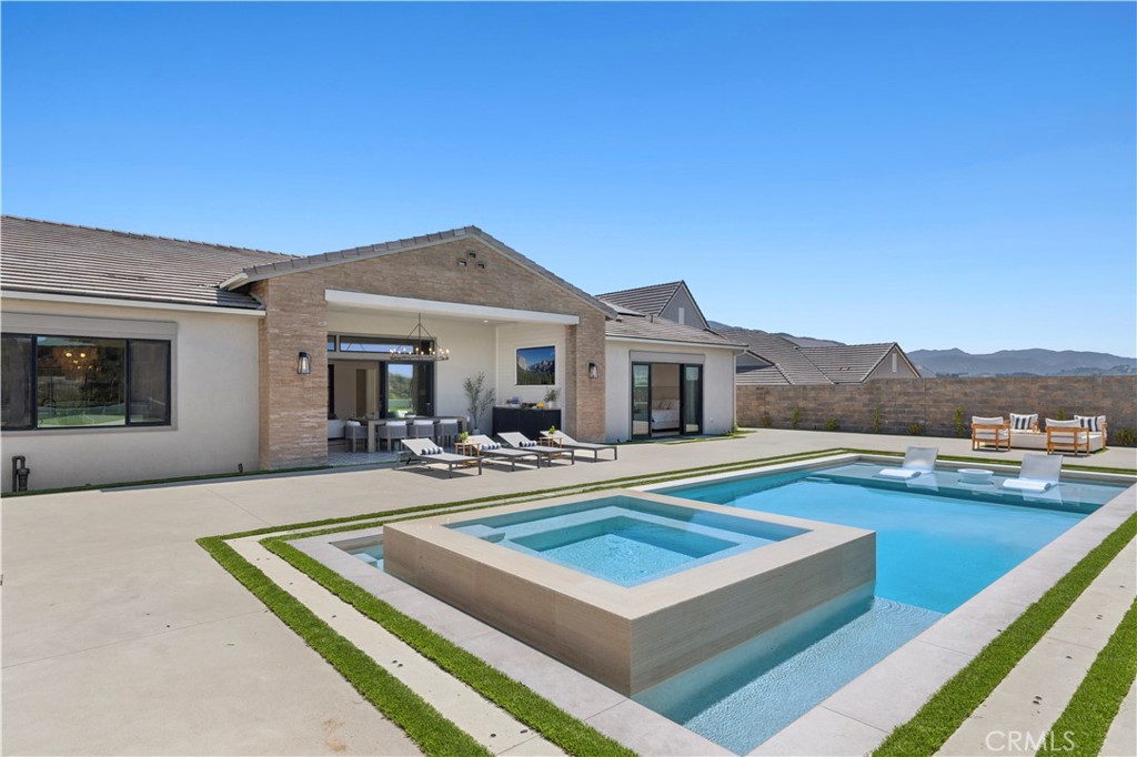 18411 Boulder Bluff