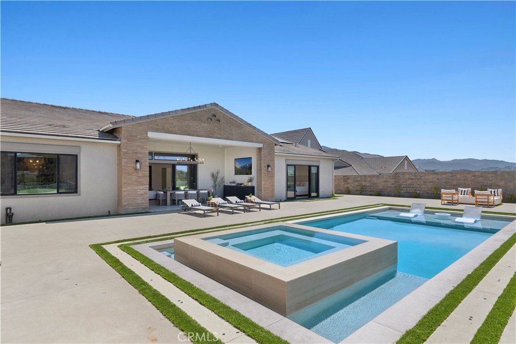18411 Boulder Bluff