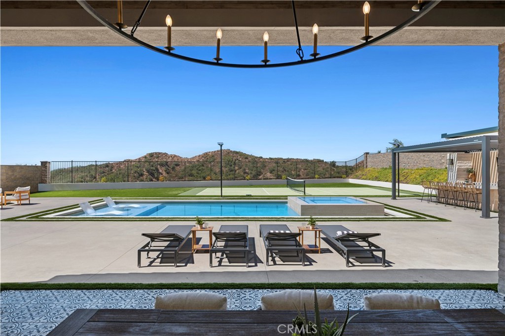 18411 Boulder Bluff