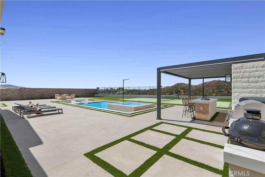 18411 Boulder Bluff