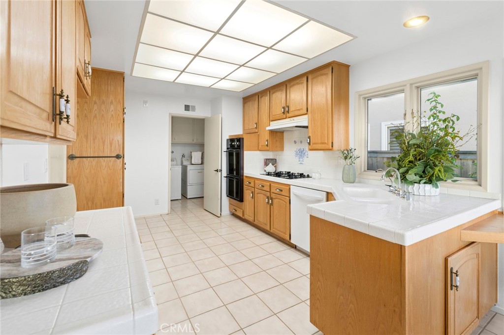 1307 Seacrest