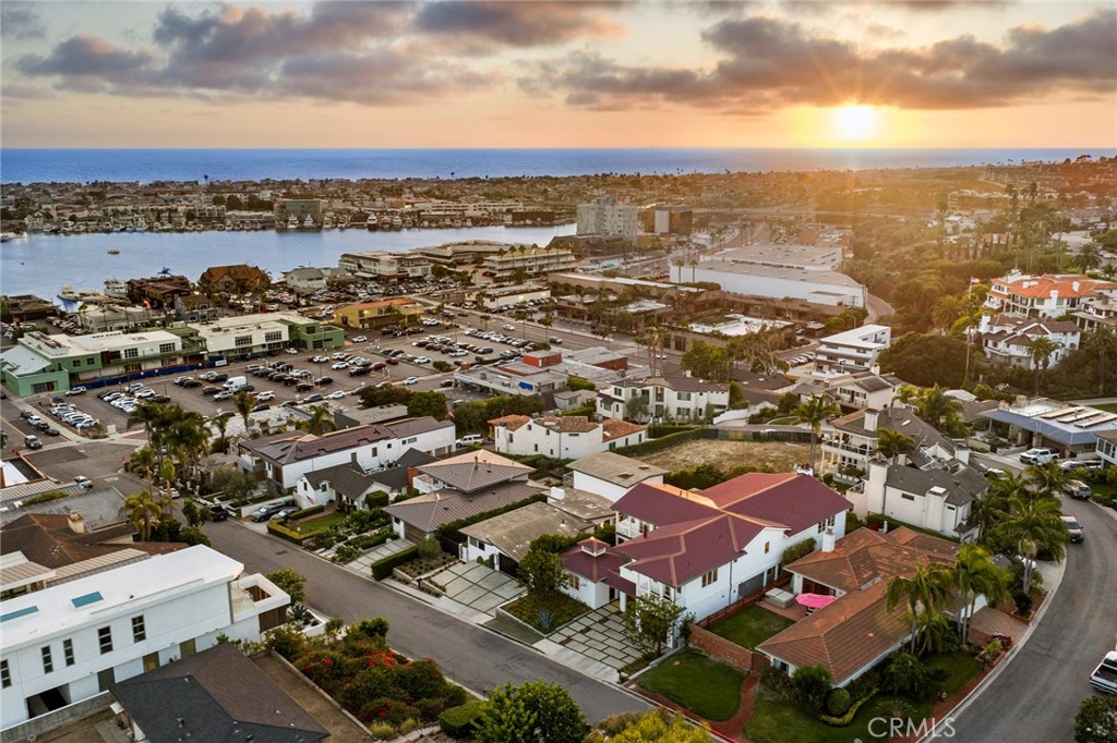 231 Tustin