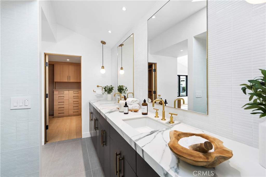 215 Goldenrod