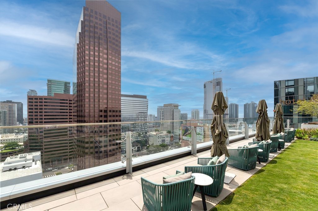 877 Francisco Street 1818