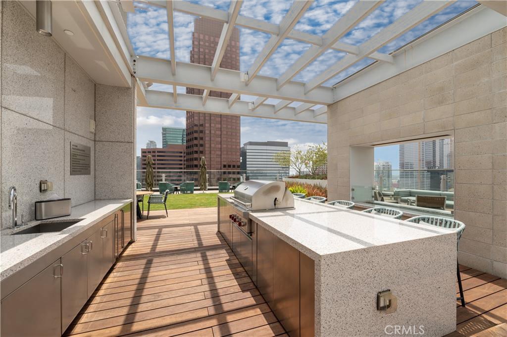 877 Francisco Street 1818