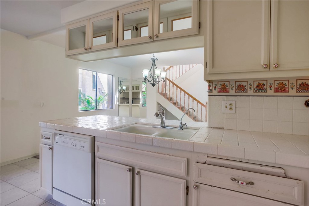 2845 Unicornio Street