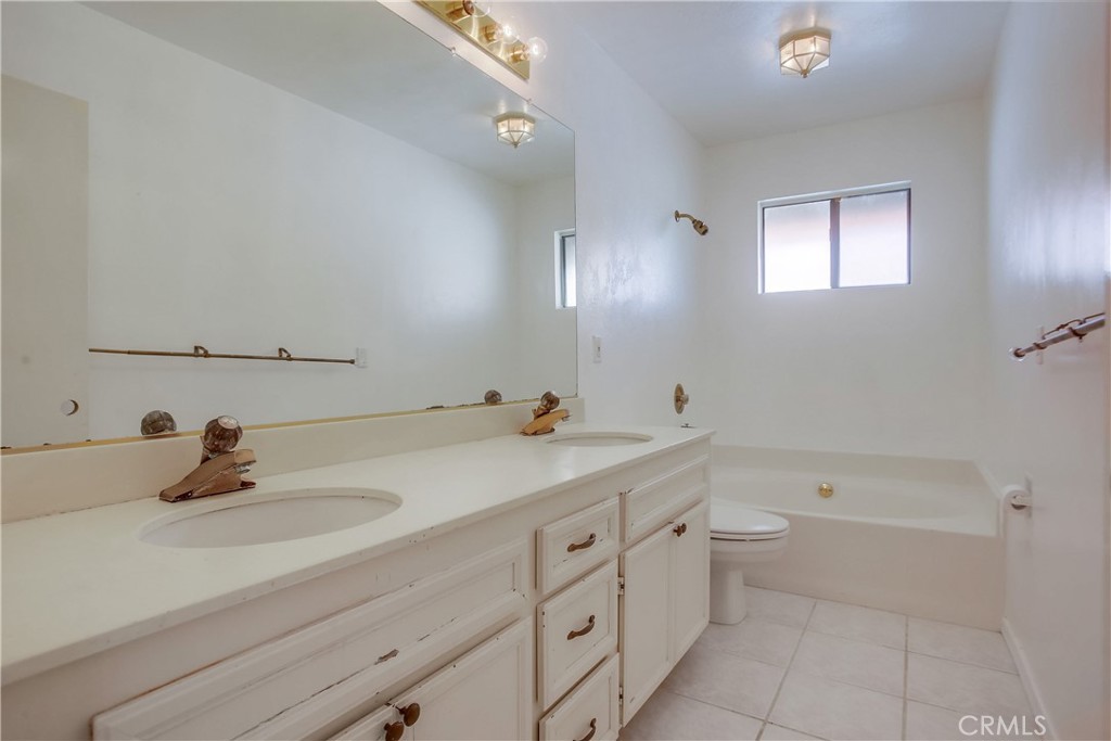 2845 Unicornio Street