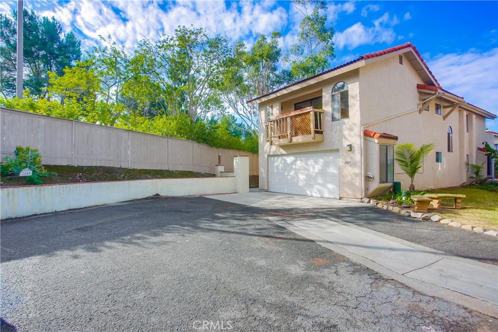 2845 Unicornio Street