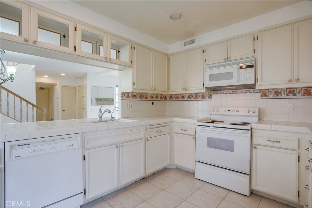 2845 Unicornio Street