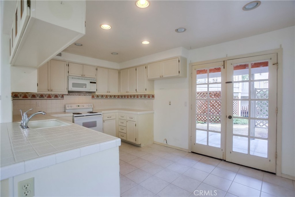 2845 Unicornio Street