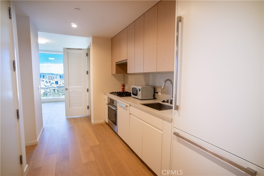 877 Francisco Street 1818