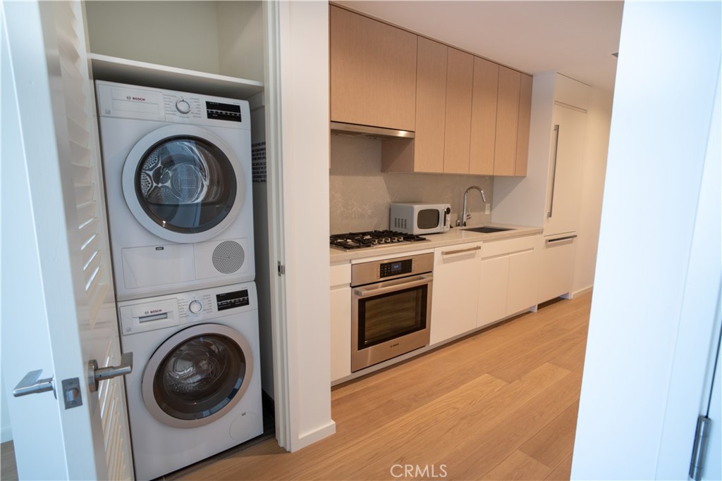 877 Francisco Street 1818