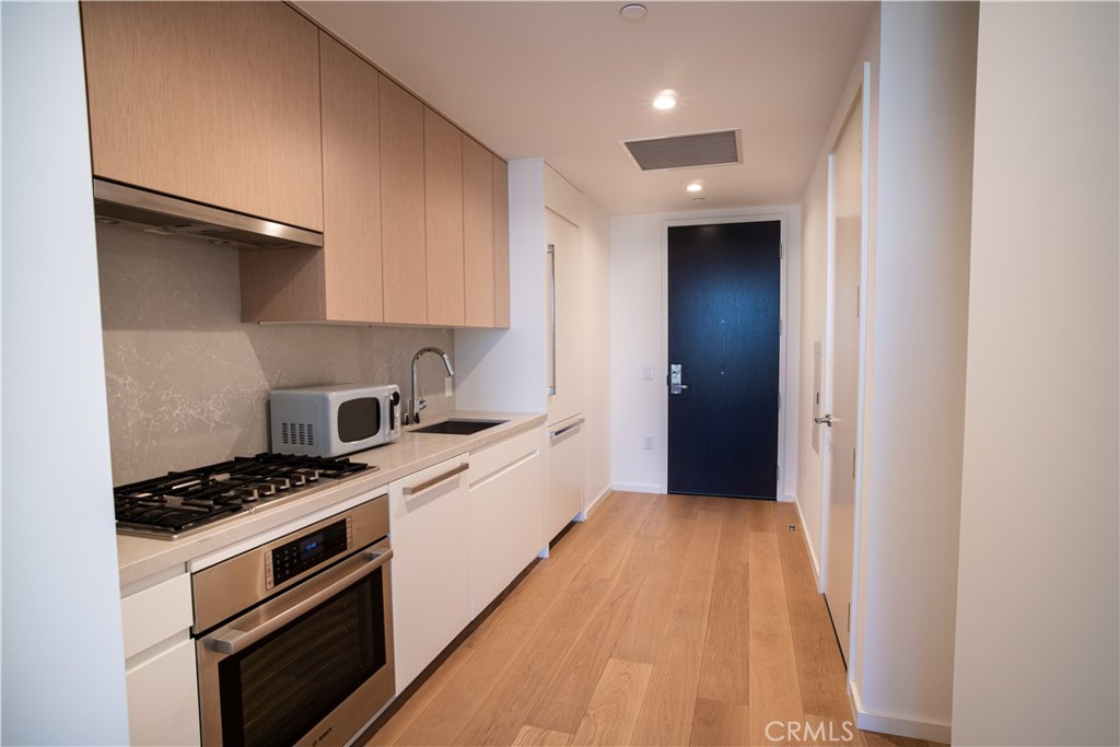 877 Francisco Street 1818