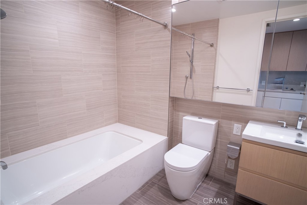 877 Francisco Street 1818