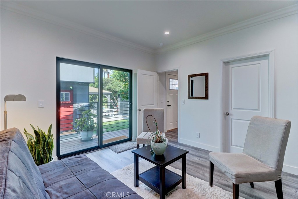 223 N St Andrews Place