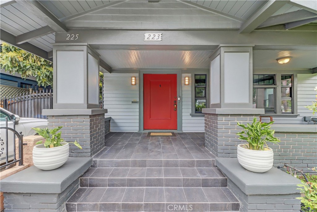223 N St Andrews Place