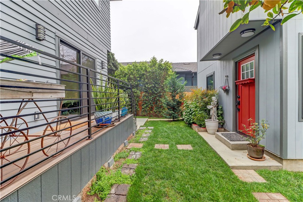 223 N St Andrews Place