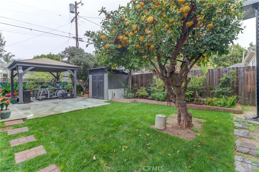 223 N St Andrews Place