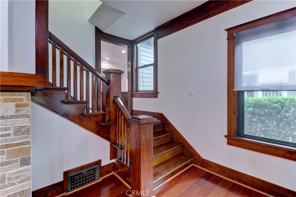 223 N St Andrews Place