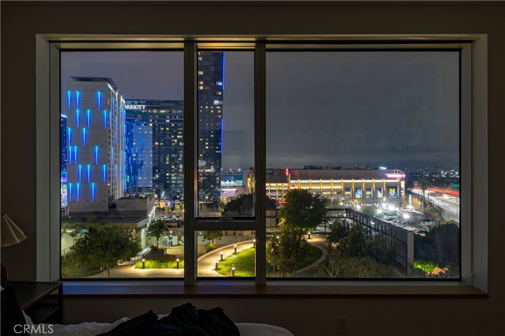 889 Francisco Street 806