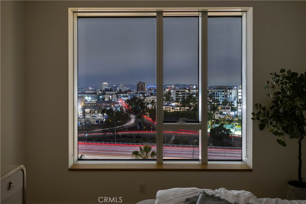 889 Francisco Street 806