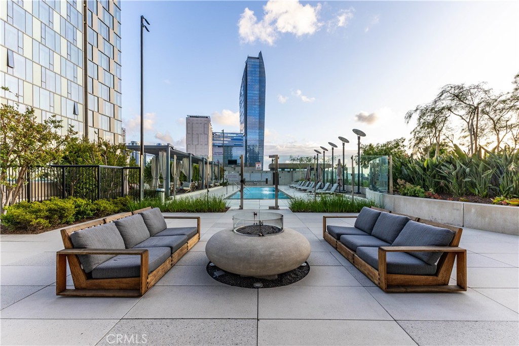 889 Francisco Street 806