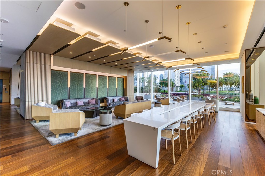 889 Francisco Street 806