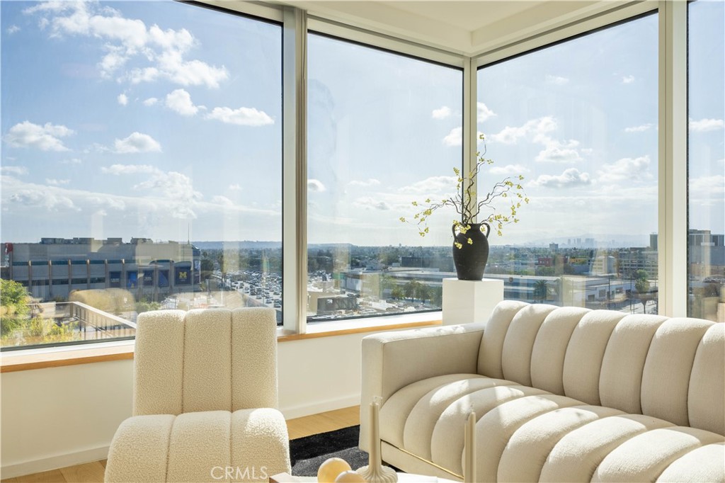 889 Francisco Street 806