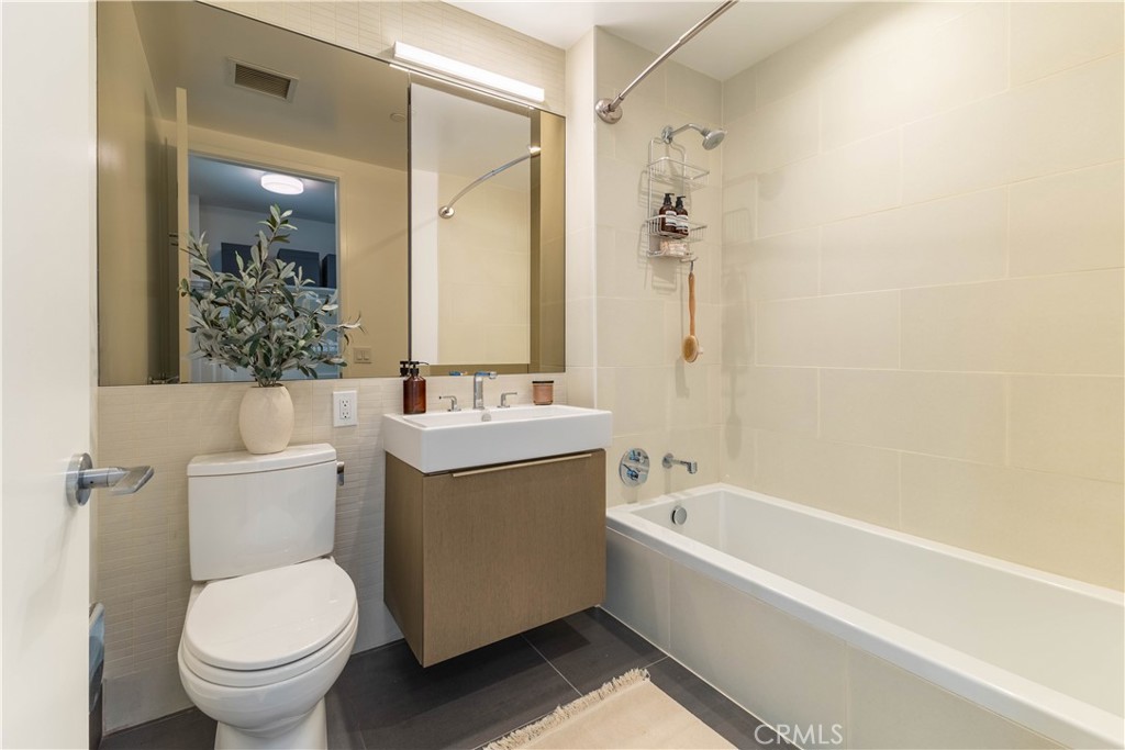 889 Francisco Street 806