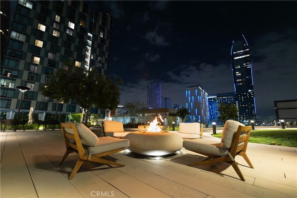 889 Francisco Street 806