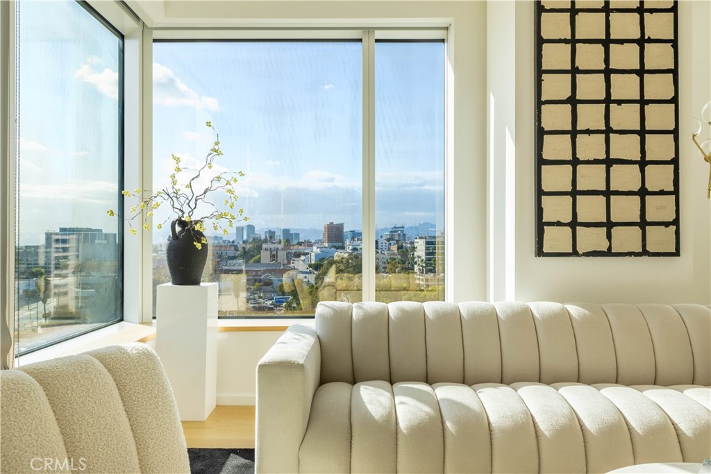 889 Francisco Street 806