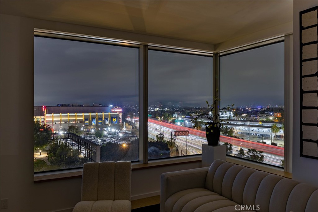 889 Francisco Street 806