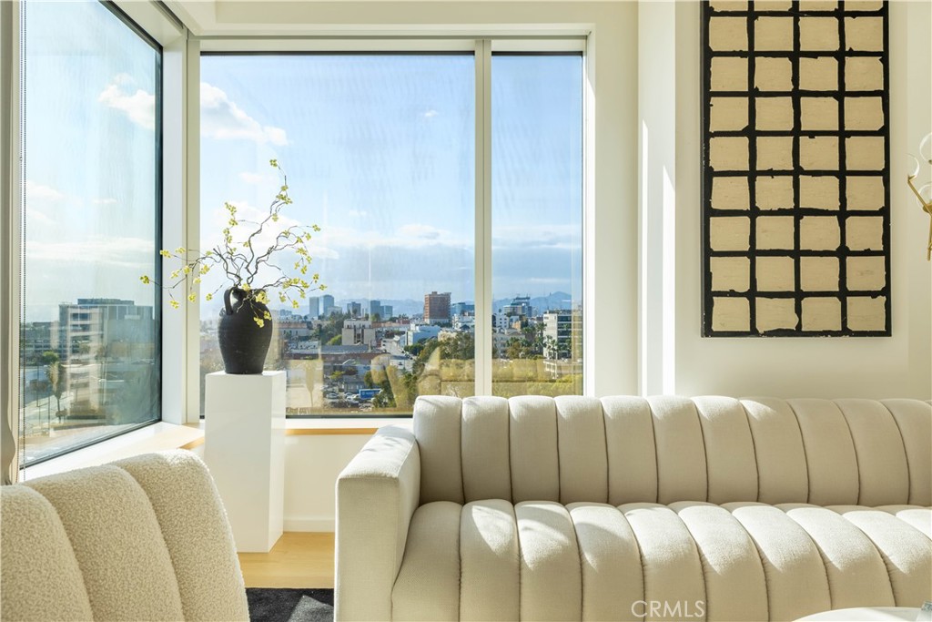 889 Francisco Street 806