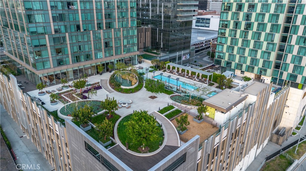 889 Francisco Street 806