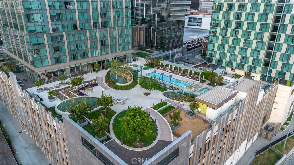 889 Francisco Street 806