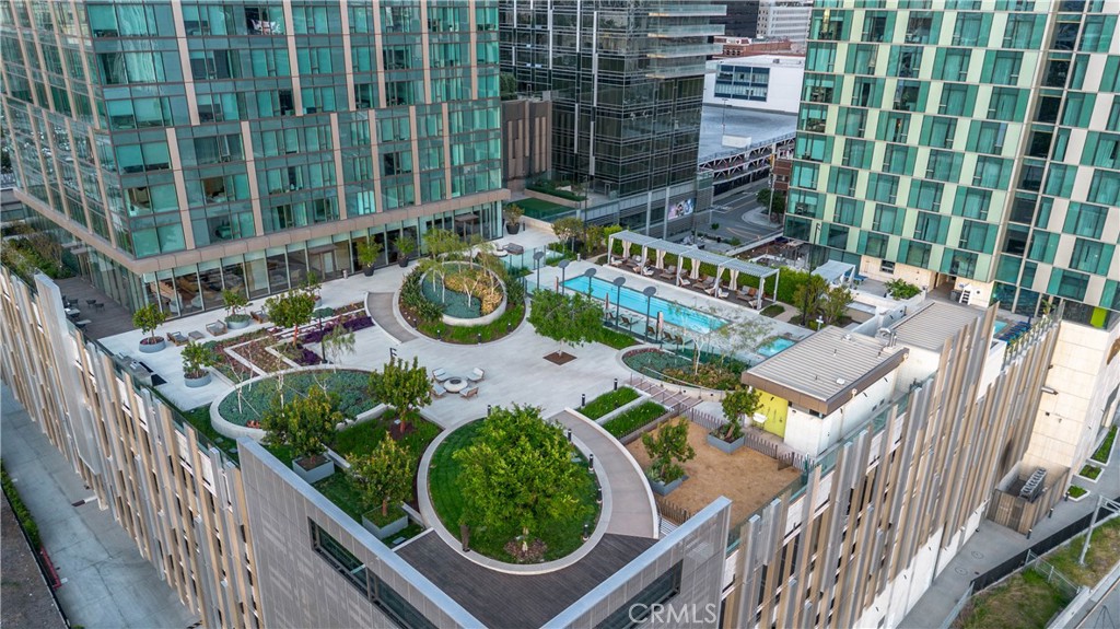 889 Francisco Street 806