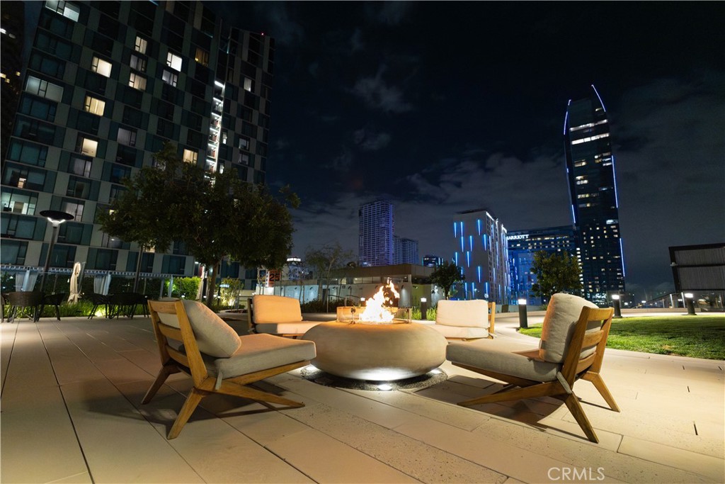 889 Francisco Street 806