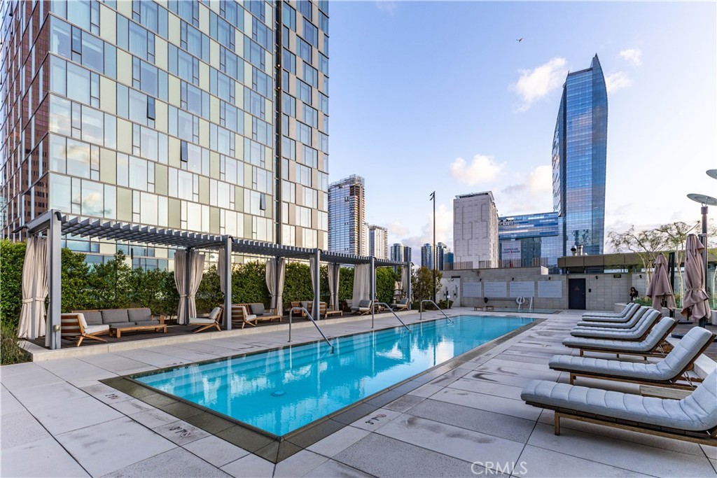 889 Francisco Street 806