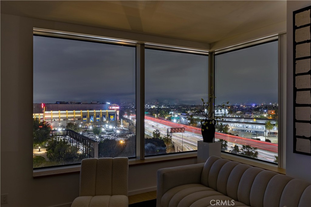 889 Francisco Street 806