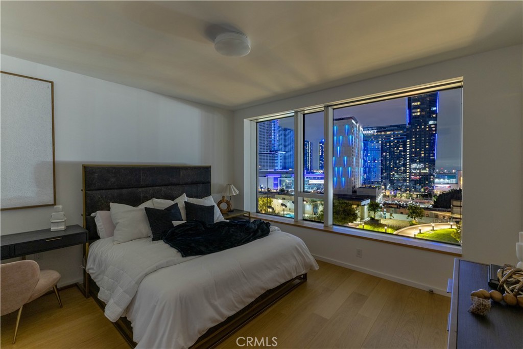 889 Francisco Street 806