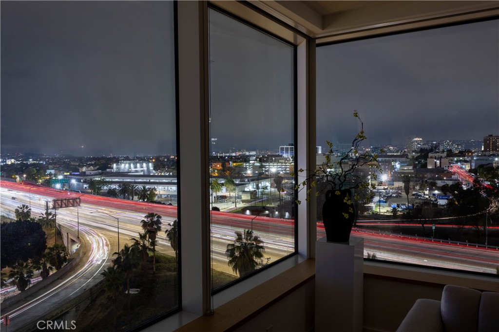 889 Francisco Street 806