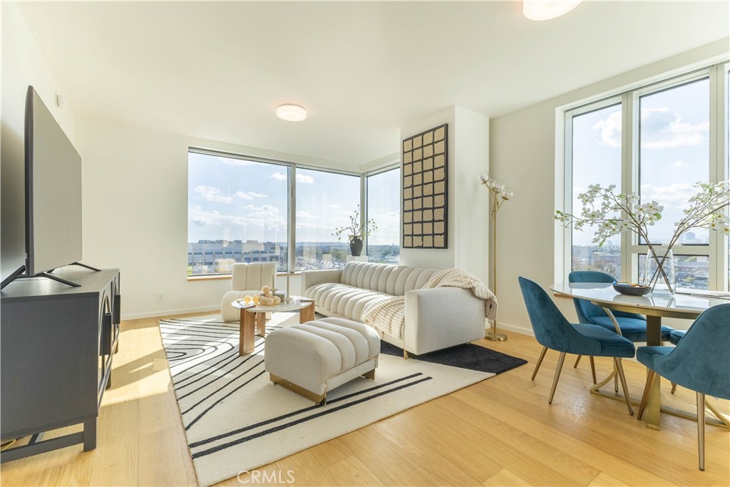 889 Francisco Street 806