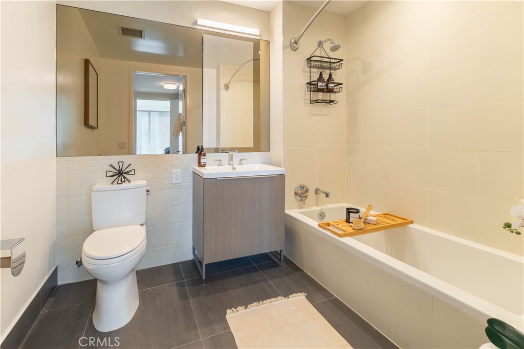 889 Francisco Street 806