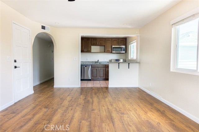 215 W Canada