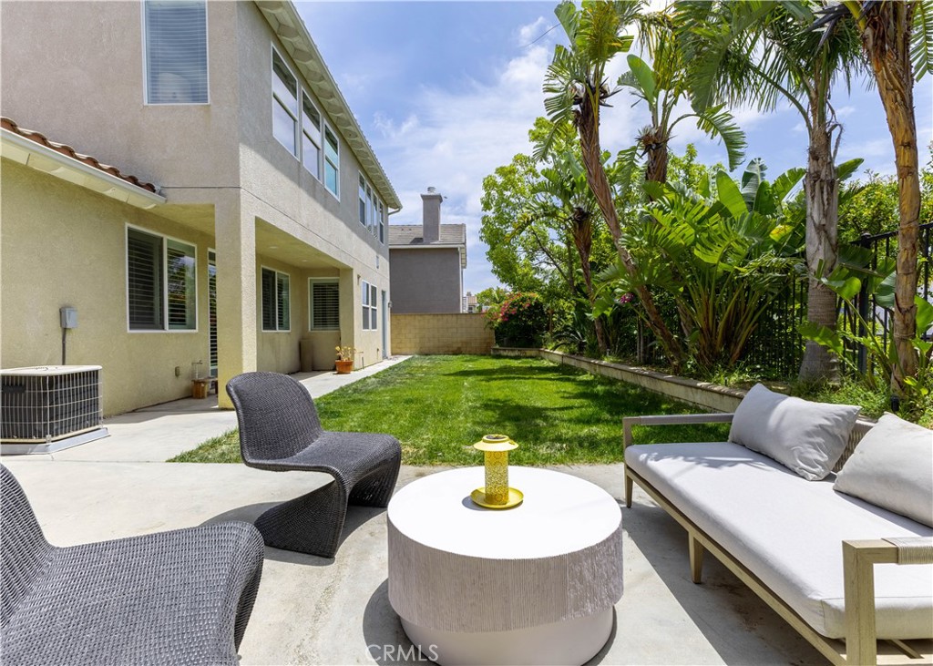 8034 E Portico