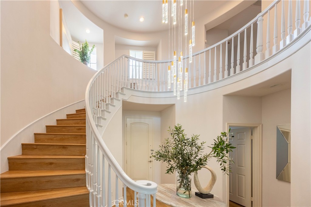 8034 E Portico