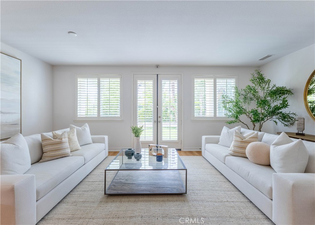 8034 E Portico