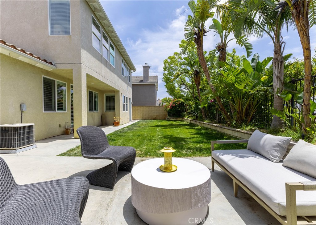 8034 E Portico