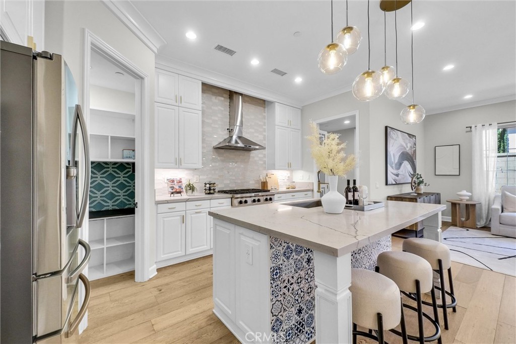 61 Acorn Glen